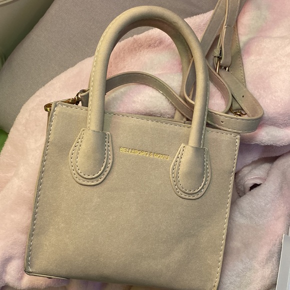 Cross body - Picture 2 of 2